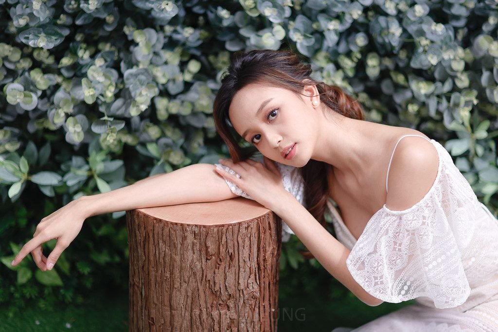 背影同側面減少面對鏡頭的壓力